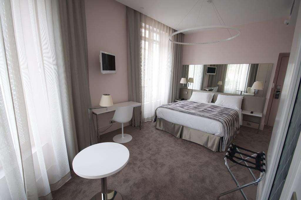 Le Cesar Hotel Προβέν Δωμάτιο φωτογραφία