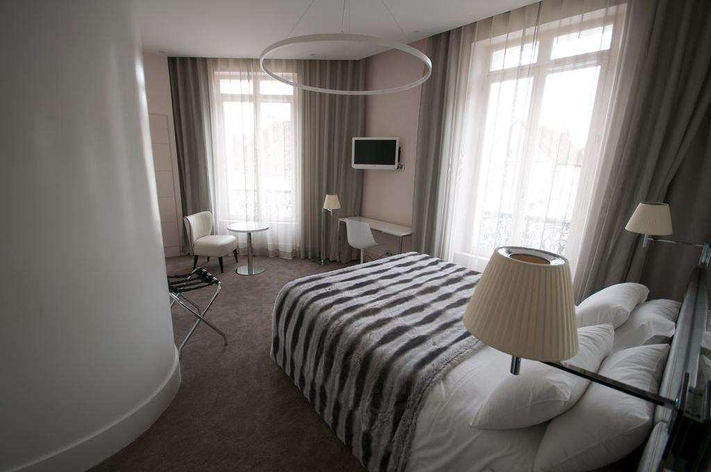 Le Cesar Hotel Προβέν Δωμάτιο φωτογραφία